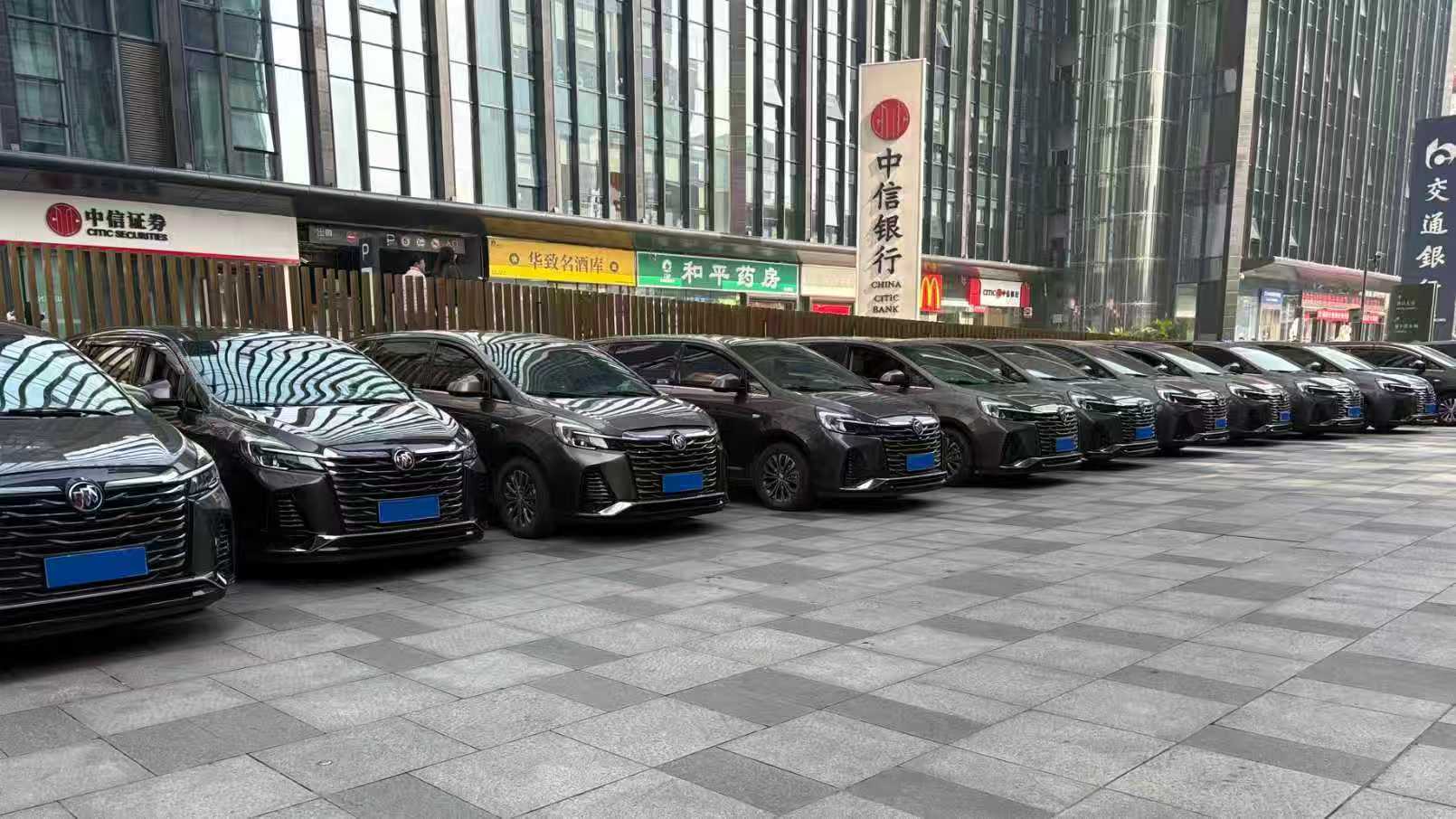 成都商务会议包车，11月24号重庆商务包车，某品牌活动服务用车，艺人接待，客户接送包车