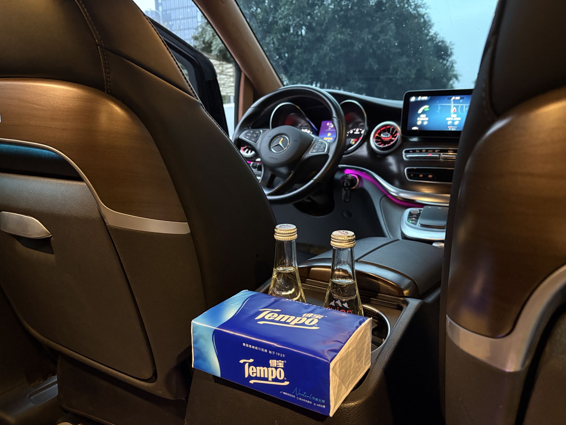 成都会议包车，商务包车，奔驰V，别克GL8商务包车，某奢侈品11月初成都活动接送包车服务