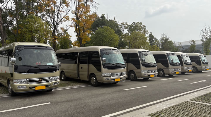 成都租考斯特，包车带司机攻略：报价含不含过路费？有没有低价套路？哪家公司靠谱？一篇讲透